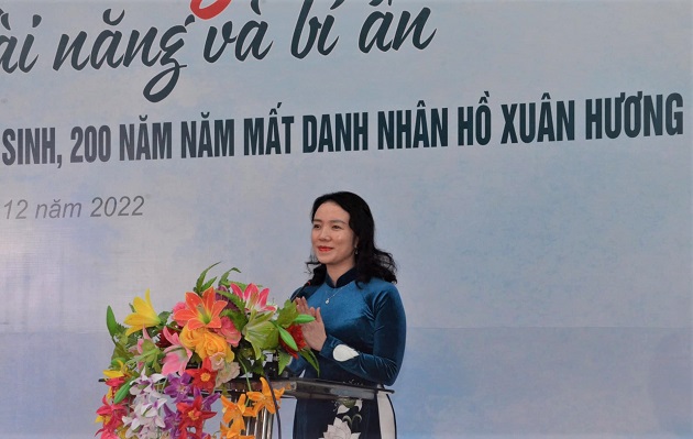 Khai mạc Triển lãm hội họa “Hồ Xuân Hương - Tài năng và bí ẩn”